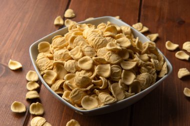 Pişmemiş orkestra, Puglia 'dan geleneksel makarna, İtalyan yemeği.