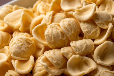 Pişmemiş orkestra, Puglia 'dan geleneksel makarna, İtalyan yemeği.