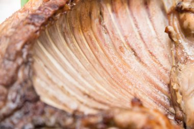 kavrulmuş domuz eti