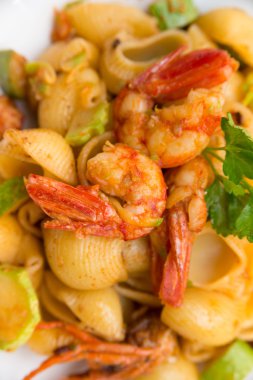 makarna karides ve kabak ile 