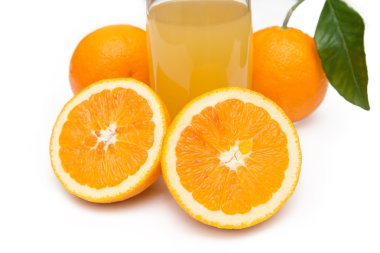 beyaz üzerine portakal suyu