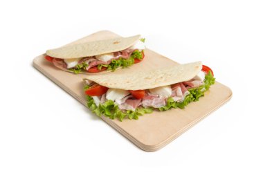 Beyaz üzerine İtalyan Piadina 