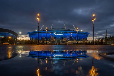 Gece Zirve Arenası.