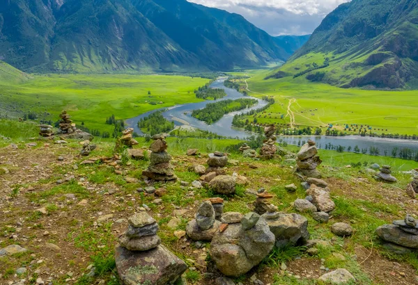 Altai. Chulyshman Nehri manzarası