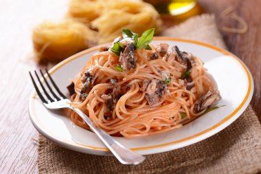 hamsi ile spagetti