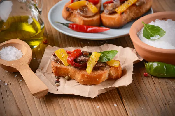 Bruschetta s paprikou a žampiony — Stock fotografie