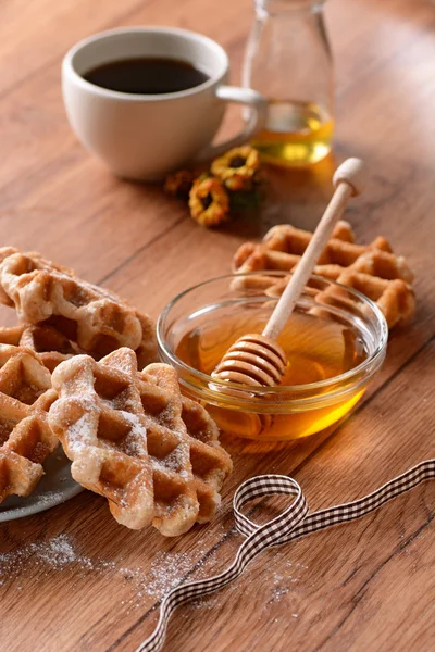 Waffle with honey — Stock Photo, Image
