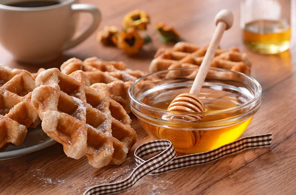 Waffle with honey — Stock Photo, Image