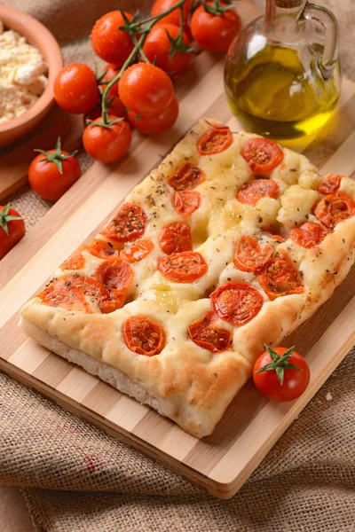 Focaccia com tomates — Fotografia de Stock