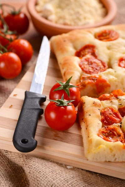 Focaccia com tomates — Fotografia de Stock