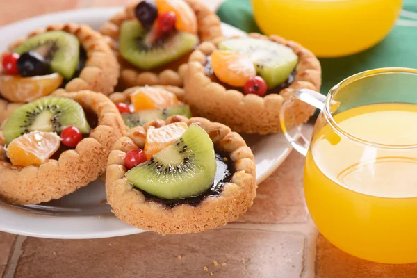 Kuchen mit Früchten — Stockfoto