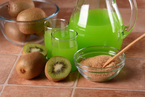 Jugo de kiwi en el vaso — Foto de Stock