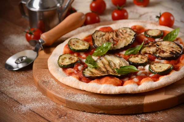 Izgara sebzeli pizza — Stok fotoğraf