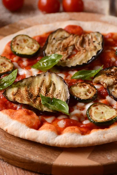 Izgara sebzeli pizza — Stok fotoğraf