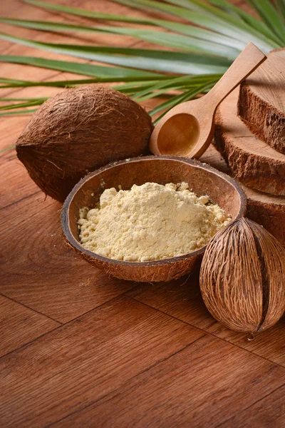 Farinha de coco na mesa — Fotografia de Stock