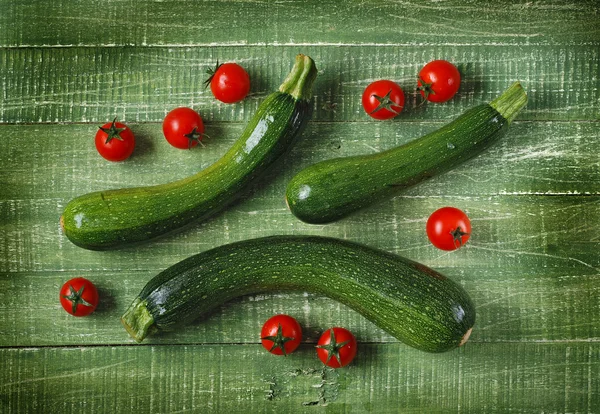 Zucchini auf dem Tisch — Stockfoto