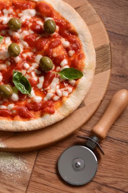 zeytinli İtalyan pizza