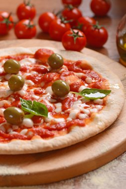 zeytinli İtalyan pizza