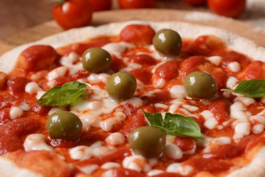 zeytinli İtalyan pizza