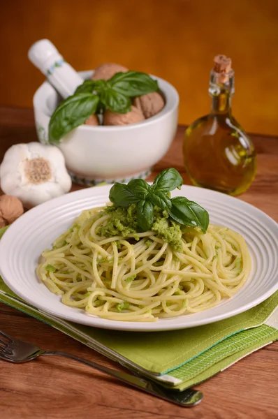 Spaghetti à la sauce pesto — Photo