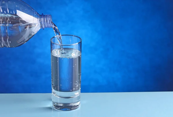 Wlać świeżej wody — Zdjęcie stockowe