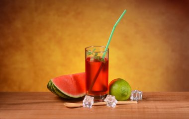 kokteyl karpuz ve limon ile