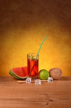 kokteyl karpuz ve limon ile