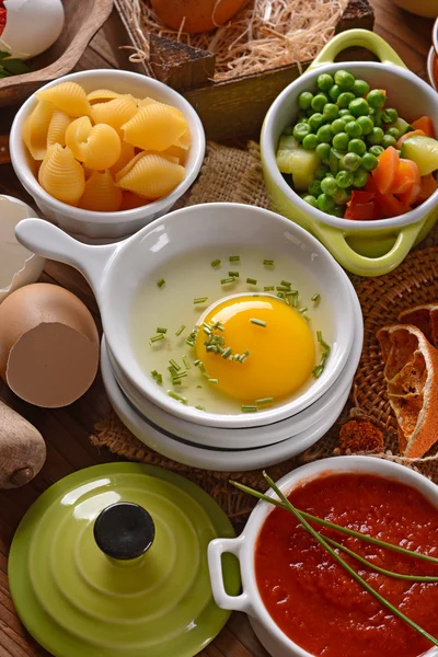 Ingredientes na mesa — Fotografia de Stock