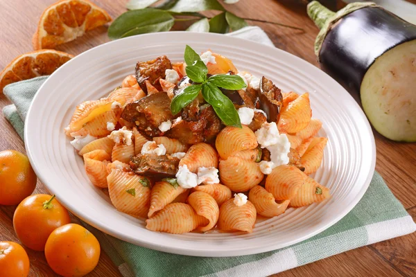 Těstoviny alla norma - tradiční italský recept — Stock fotografie