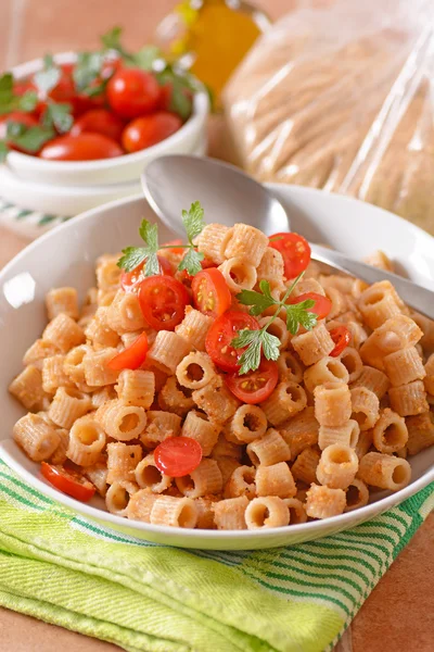 Pasta and tomato pieces — Stock Photo, Image