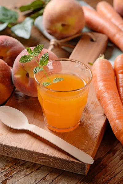 Fruchtsaft im Glas — Stockfoto