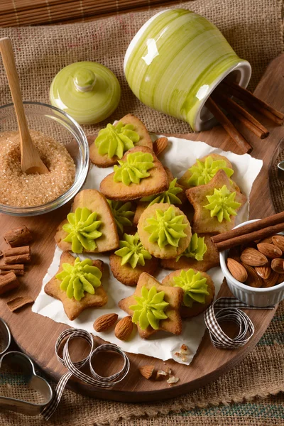 Biscuits aux amandes et crème à la pistache — Photo
