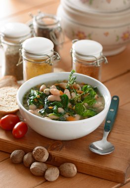 fasulye çorbası ve ıspanak