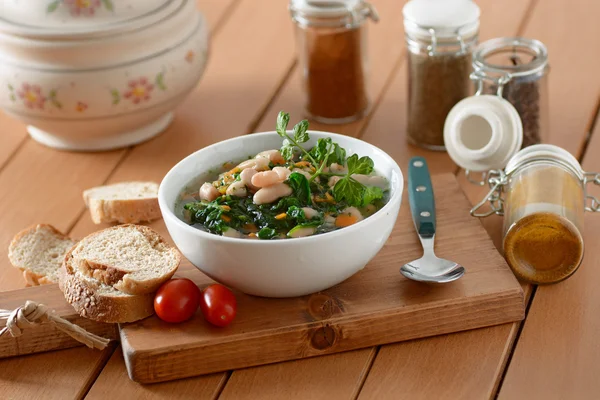 Bean soup and spinach — Stock Photo, Image