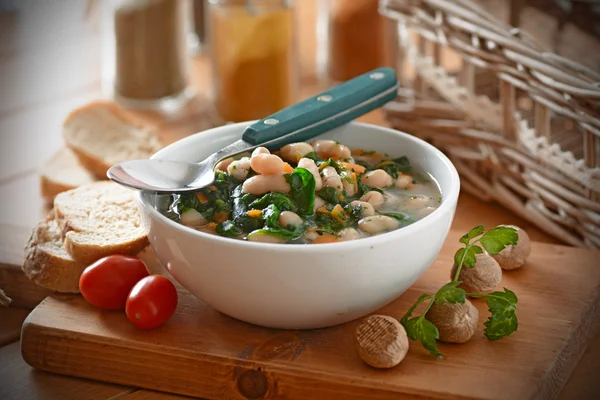 Bean soup and spinach — Stock Photo, Image