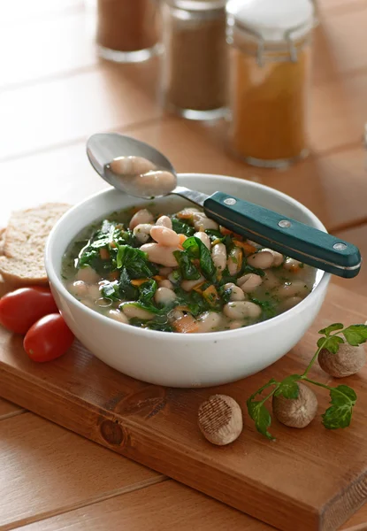 Bean soup and spinach — Stock Photo, Image