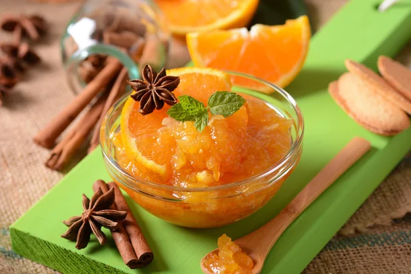 Jam oranje in de kom — Stockfoto