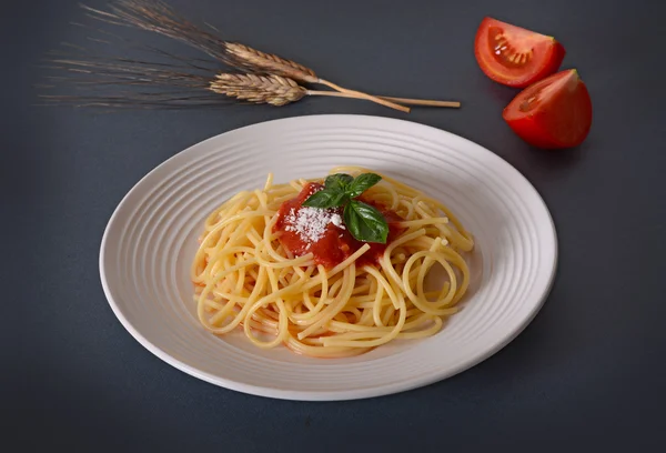 Spaghetti with tomato sauce — Stock Photo, Image