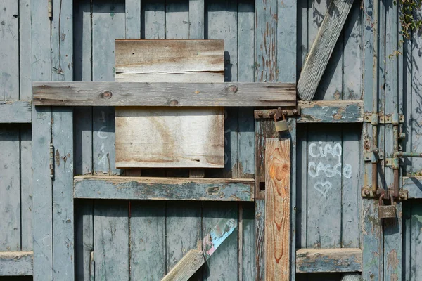 Alte Holztür Von Der Zeit Ruiniert Horizontal — Stockfoto