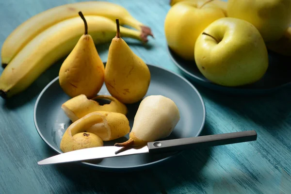 Surtido Frutas Amarillas Mesa Madera Azul Primer Plano — Foto de Stock