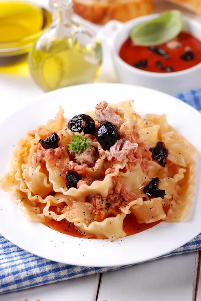 Italian Fusilli pasta with tuna — Stock Photo, Image