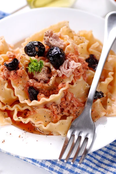 Italian Fusilli pasta with tuna — Stock Photo, Image