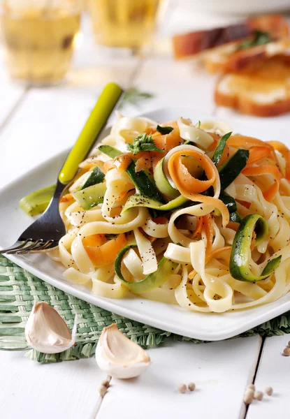 Italian pasta noodles with assorted vegetables — Stock Photo, Image