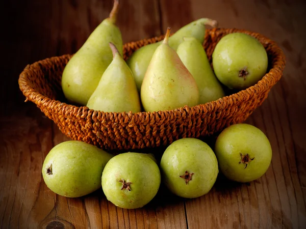 Pile of green pears — Stock Photo, Image