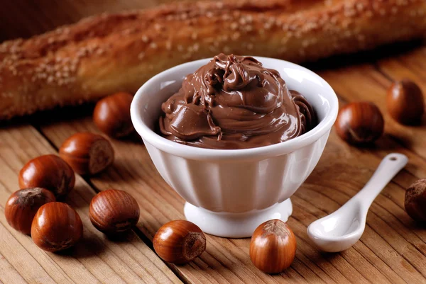 Chocolade crème in de kom — Stockfoto