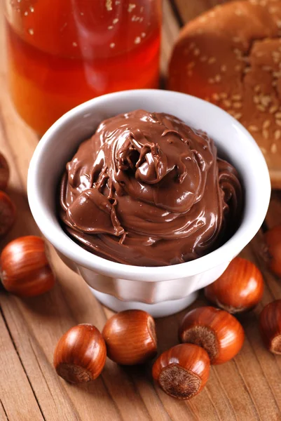 Chocolade crème in de kom — Stockfoto