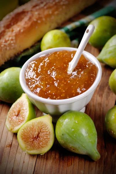 Fig jam in de kom — Stockfoto