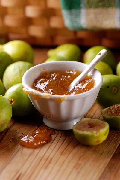 Fig jam in de kom — Stockfoto