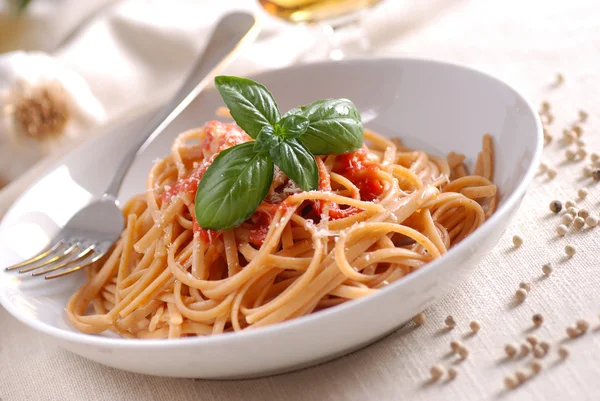 Domates soslu spagetti. — Stok fotoğraf