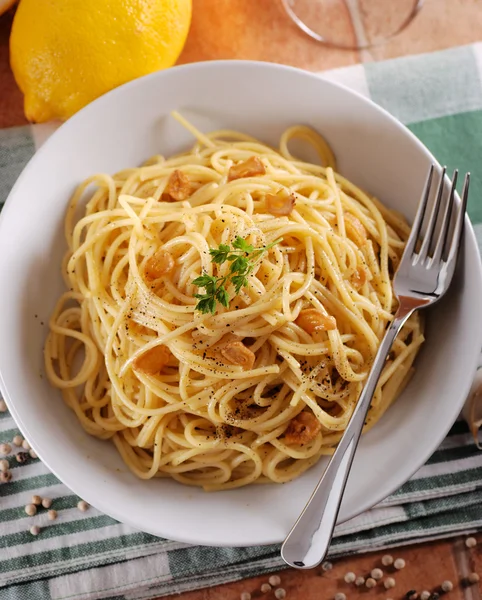 Spaghetti with lemon — Stock Photo, Image